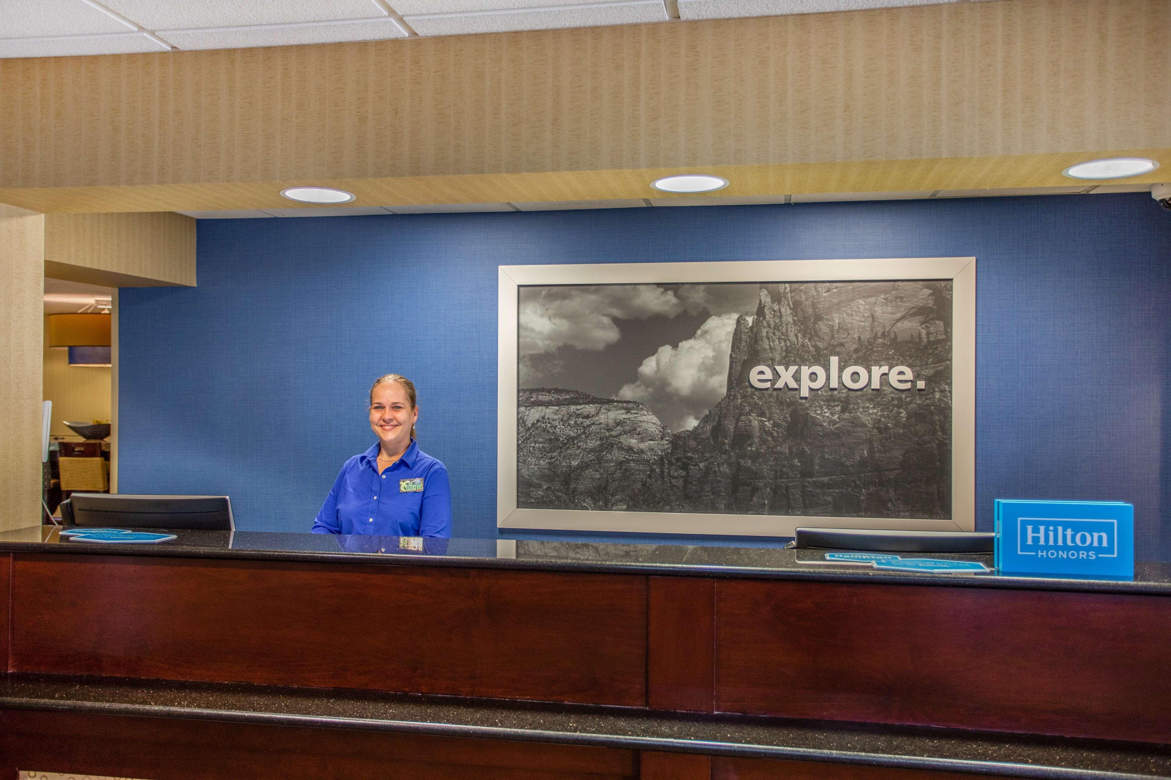 Hampton Inn Fishkill Exteriör bild