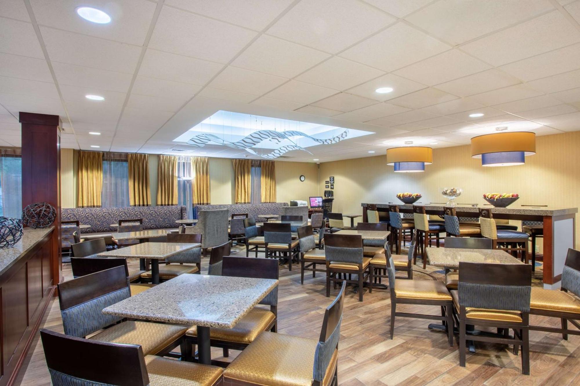 Hampton Inn Fishkill Exteriör bild