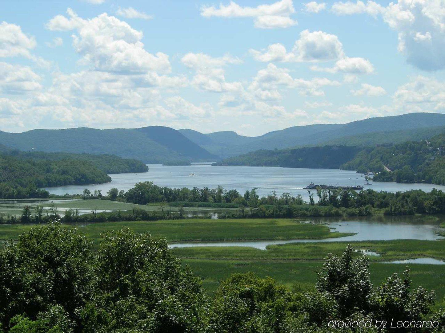 Hampton Inn Fishkill Exteriör bild
