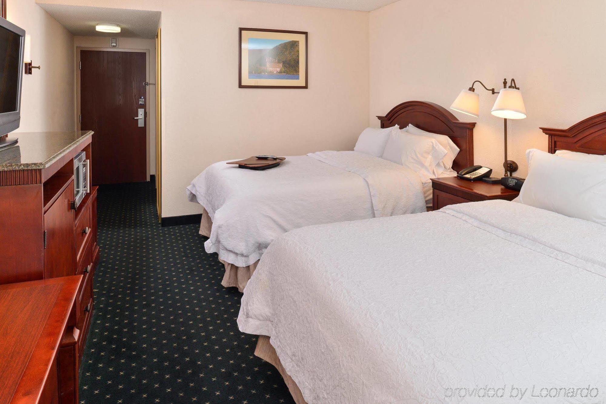 Hampton Inn Fishkill Exteriör bild