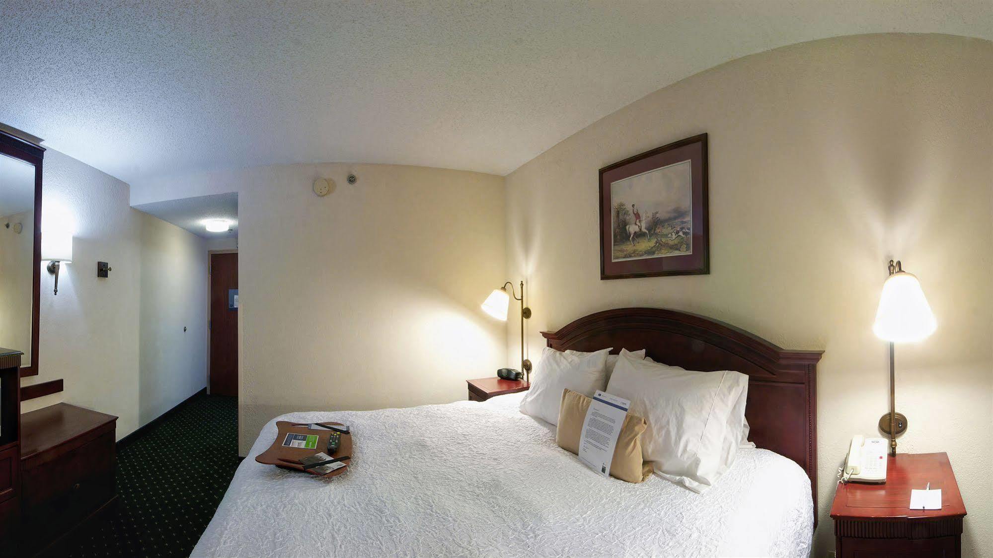 Hampton Inn Fishkill Exteriör bild