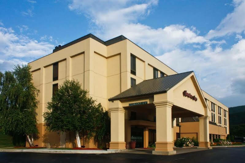 Hampton Inn Fishkill Exteriör bild